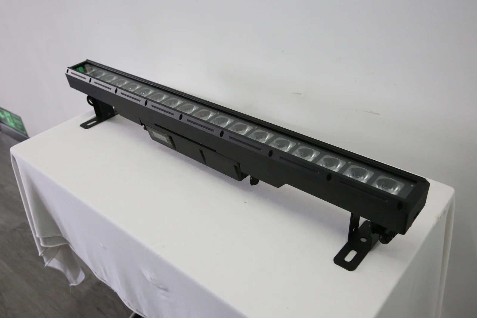 M-118IP 18-LED outdoor wall washer