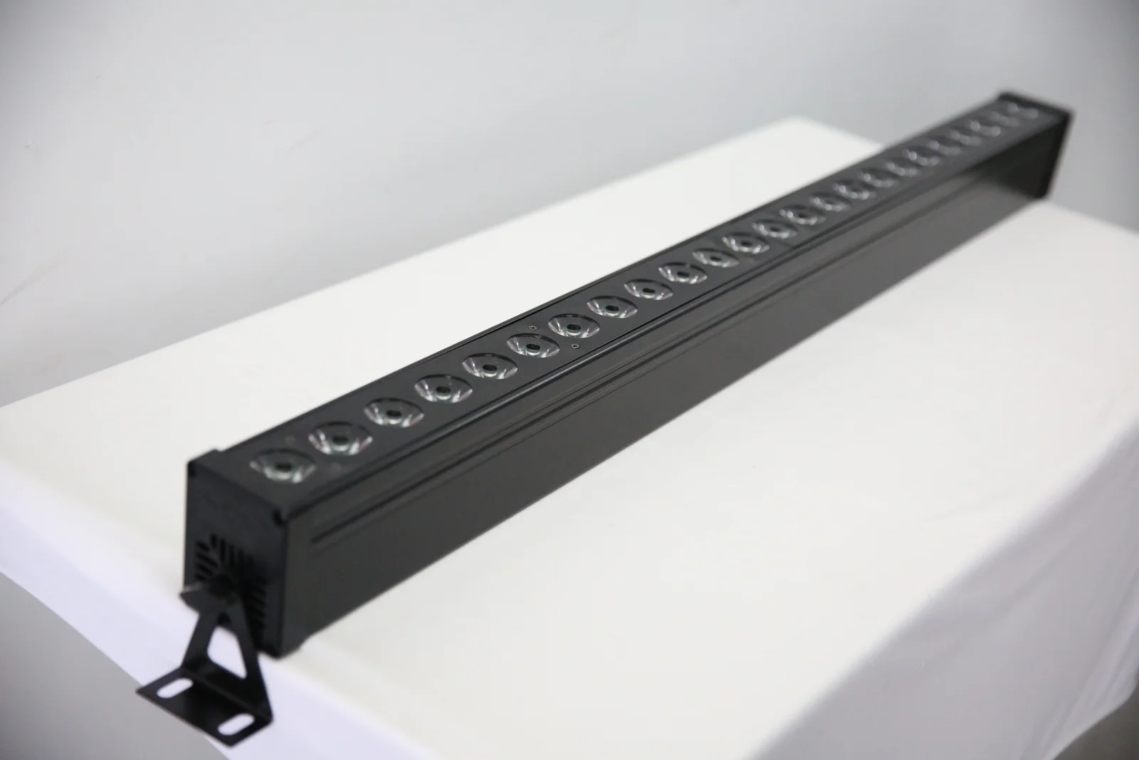 M-124-2 24-LED wide-housing wall washer