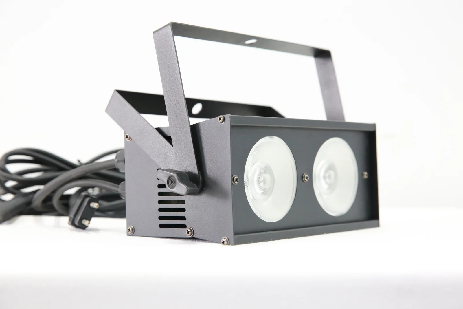 M-205 2 × 50W mini COB audience blinder