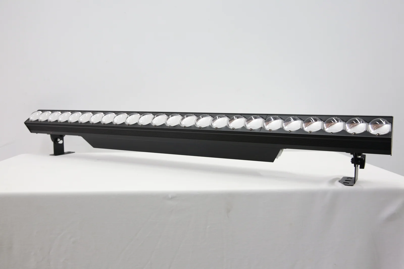 M-245 24-LED 12-segment RGBW light curtain bar