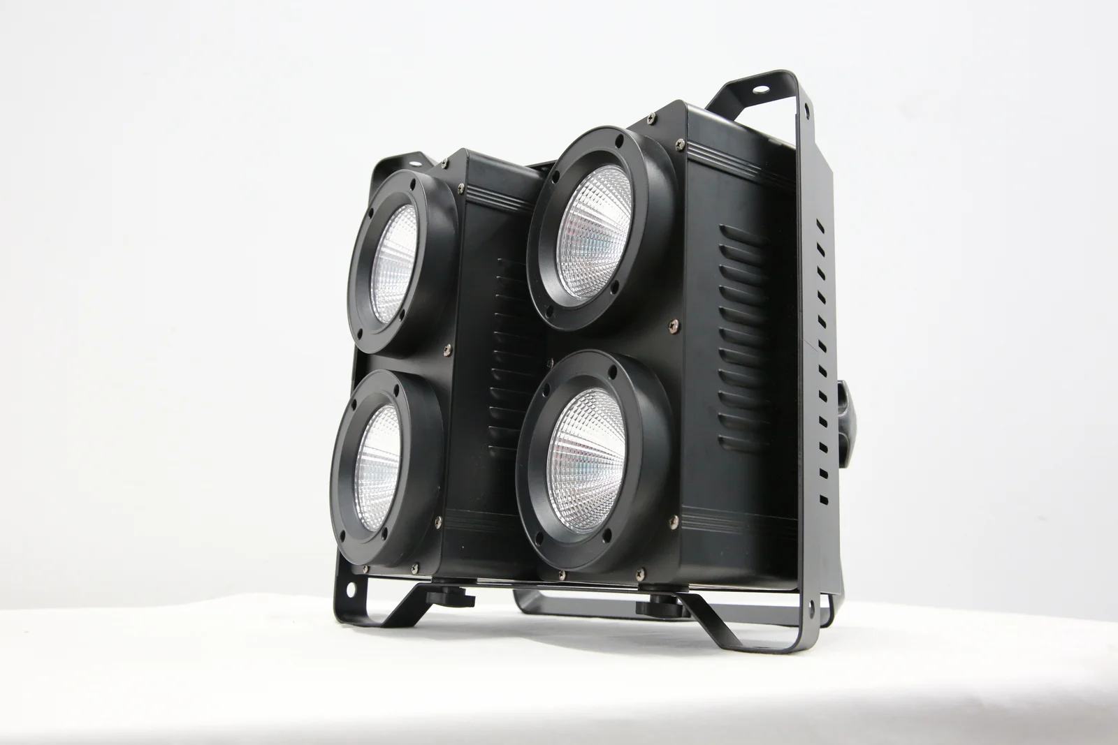 M-403MINI 4 × 100W mini COB audience blinder