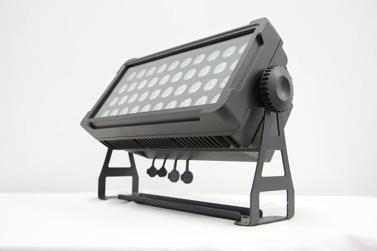 M-404 40-LED RGBW outdoor flood PAR