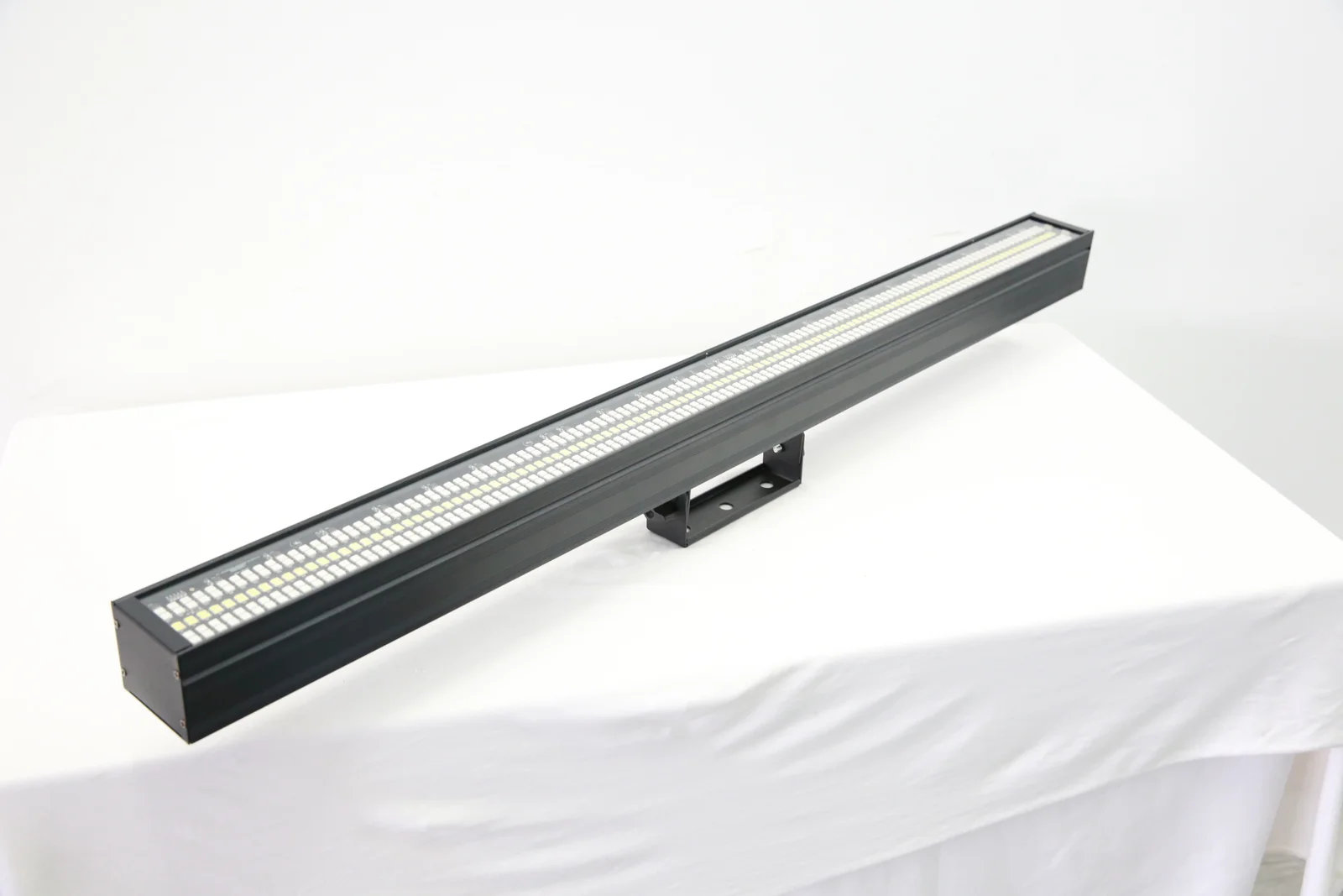M-480 RGB and white linear LED strobe