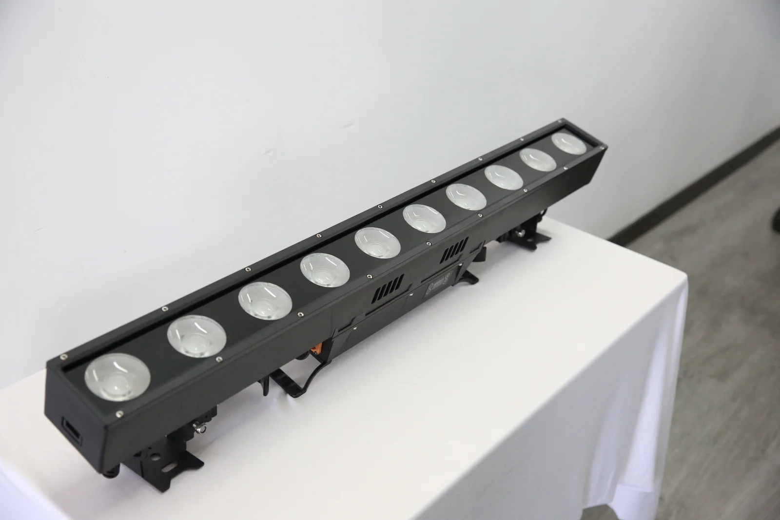 NH-127 10 × 50W RGBW outdoor pixel bar